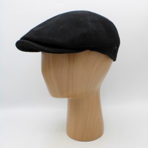 Boina sextavada Pierre Cardin detalhe etiqueta