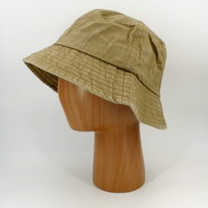 SKU 12959B — Chapéu bucket em tom taupe, vista lateral