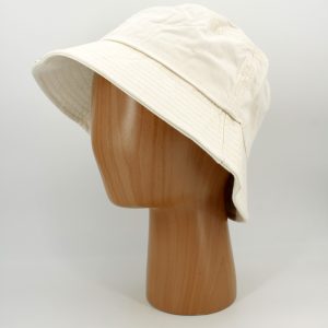 SKU 12959B — Chapéu bucket em branco, vista lateral