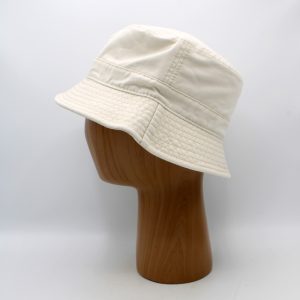 SKU 15264C — Chapéu bucket em tom creme, vista lateral
