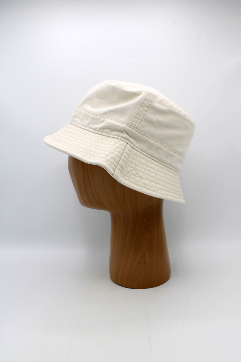 SKU 15264C — Chapéu bucket em tom creme, vista lateral
