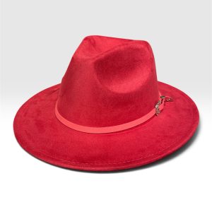 SKU 80008 — chapéu vermelho de toque de camurça com aba média, vista de três quartos